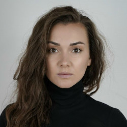 Евгения Лезгинцева