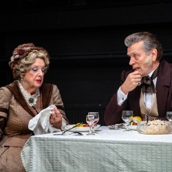 Cцена из «Замужняя невеста»