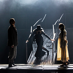 Светит, да не греет