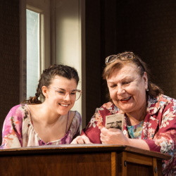 Scene from «Под одной крышей»