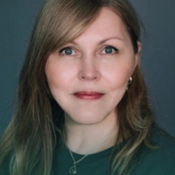 Елена Евстропова