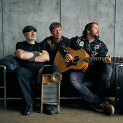 Moonshine trio / acoustica