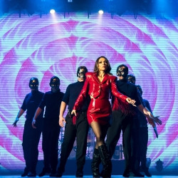 Легендарные хиты «Enigma», Sandra, «Gregorian» в шоу «Mirror of Enigma»