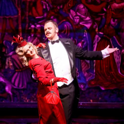 Scene from «Искусство жениться»