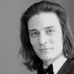 Петр Каретников