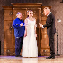 Scene from «Третий лишний»