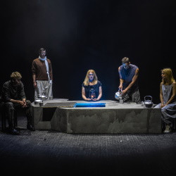 Cцена из «Мой бедный Марат»