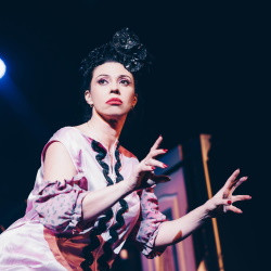 Scene from «Bathroom»