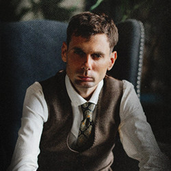 Максим Апрель