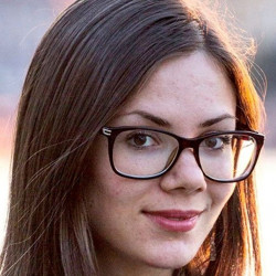 Анна Хоружая
