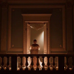 Призраки старинного особняка: Барочная мистерия в ночи