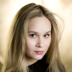 Елена Максимова