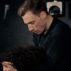 Cцена из «Наше все... Нодар Думбадзе»