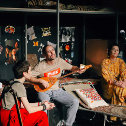 Scene from «Мон»