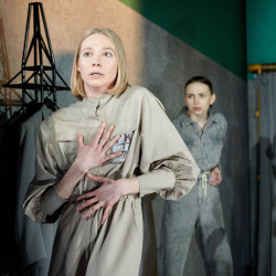 Scene from «В кольцах»