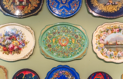 Жостовские подносы и лаковые шкатулки