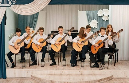 Великий подвиг ваш история хранит...