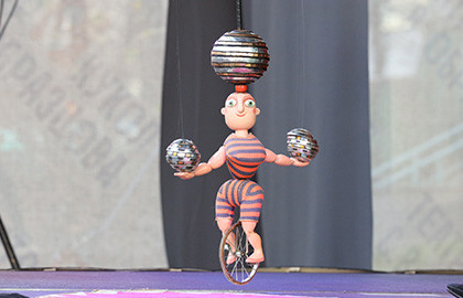 Цирк на нитях