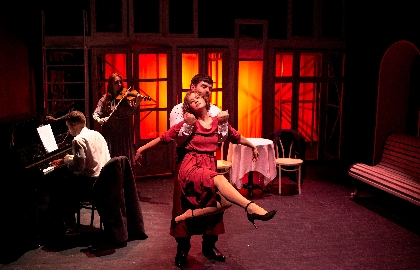 Scene from «Почти счастливая история»