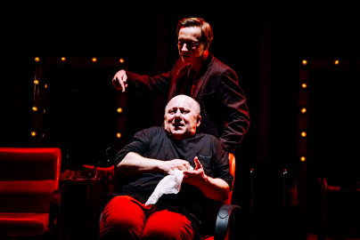 Scene from «Шальные ножницы»