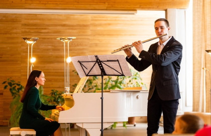 Cцена из «Изящная классика. Дуэт флейты и фортепиано. Музыка в ползунках»