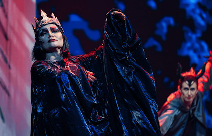 Как зажечь елку