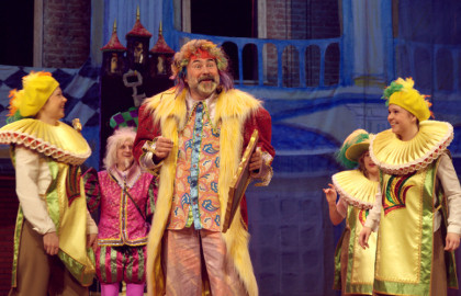 Cцена из «Королевство кривых зеркал»