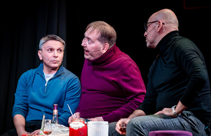 Scene from «Пассажиры отложенных рейсов»