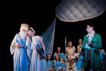 Cцена из «Дороже жемчуга и злата»