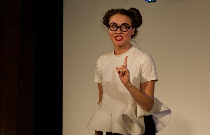 Scene from «Подруги»