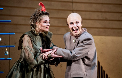 Scene from «8 любящих женщин»