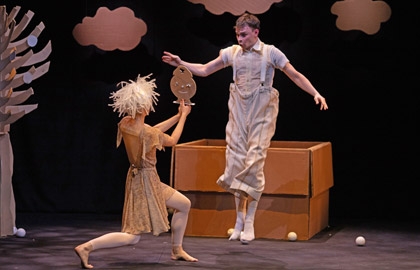 Картонный человечек и Мотылек