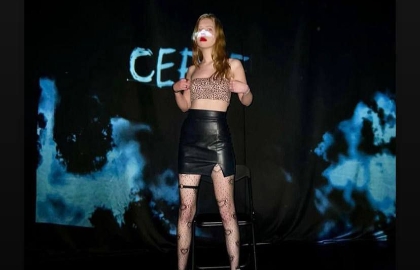 Cцена из «Абьюз или Любовь и ненависть в однушке»