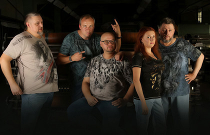 Dom 2 Ru сайтынан порно фотосуреттер Әдемі қызға жаңа секс-машинаны өз бетінше сынап көру ұсынылды.