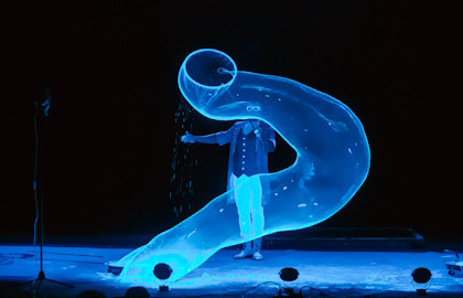 Испанский театр мыльных пузырей CLINC (Порт-Авентура)