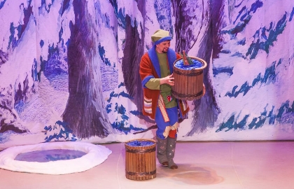 Scene from «Счастливый день Емели»