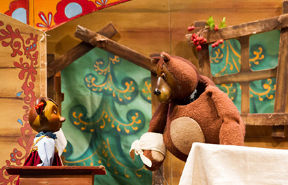 Scene from «Машенька и Медведь»