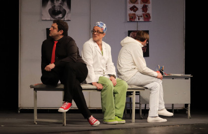 Scene from «Доктор знает всё»