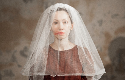 Cцена из «Кроткая»