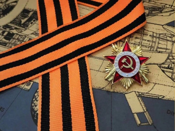 Равнение на героев