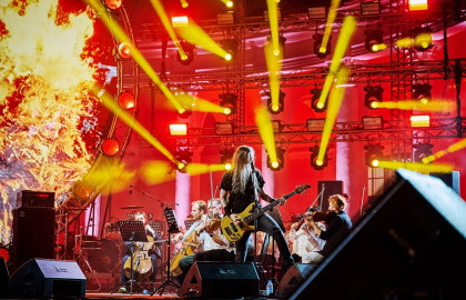 Cцена из «Metallica Show S&M Tribute с симфоническим оркестром»