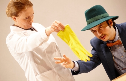 Cцена из «Человек, который принял жену за шляпу»