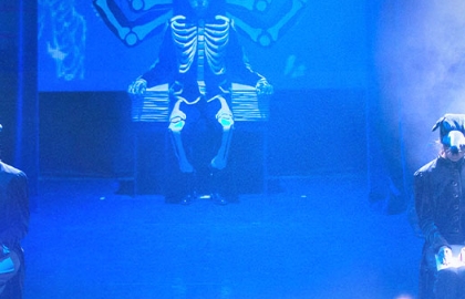 Cцена из «Соловей-Разбойник & Ко»