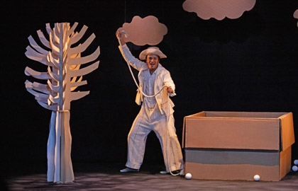 Картонный человечек и Мотылек