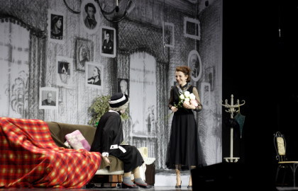 Cцена из «Раневская. Сквозь смех и слезы»