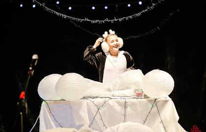 Дед Мороз и Снегурочка в сказке о дружбе Тигрёнка и Медвежонка