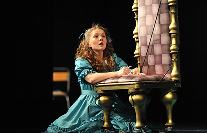 Алиса в Зазеркалье