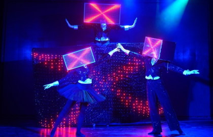 Cцена из «Театр Будущего Лилии Тим. Лунозавр и солнечный Дракон»