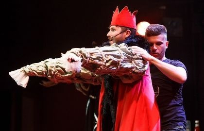 Cцена из «Весь Шекспир»