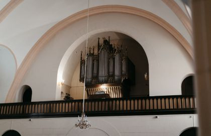 Орган при свечах: кружева барокко и французская готика